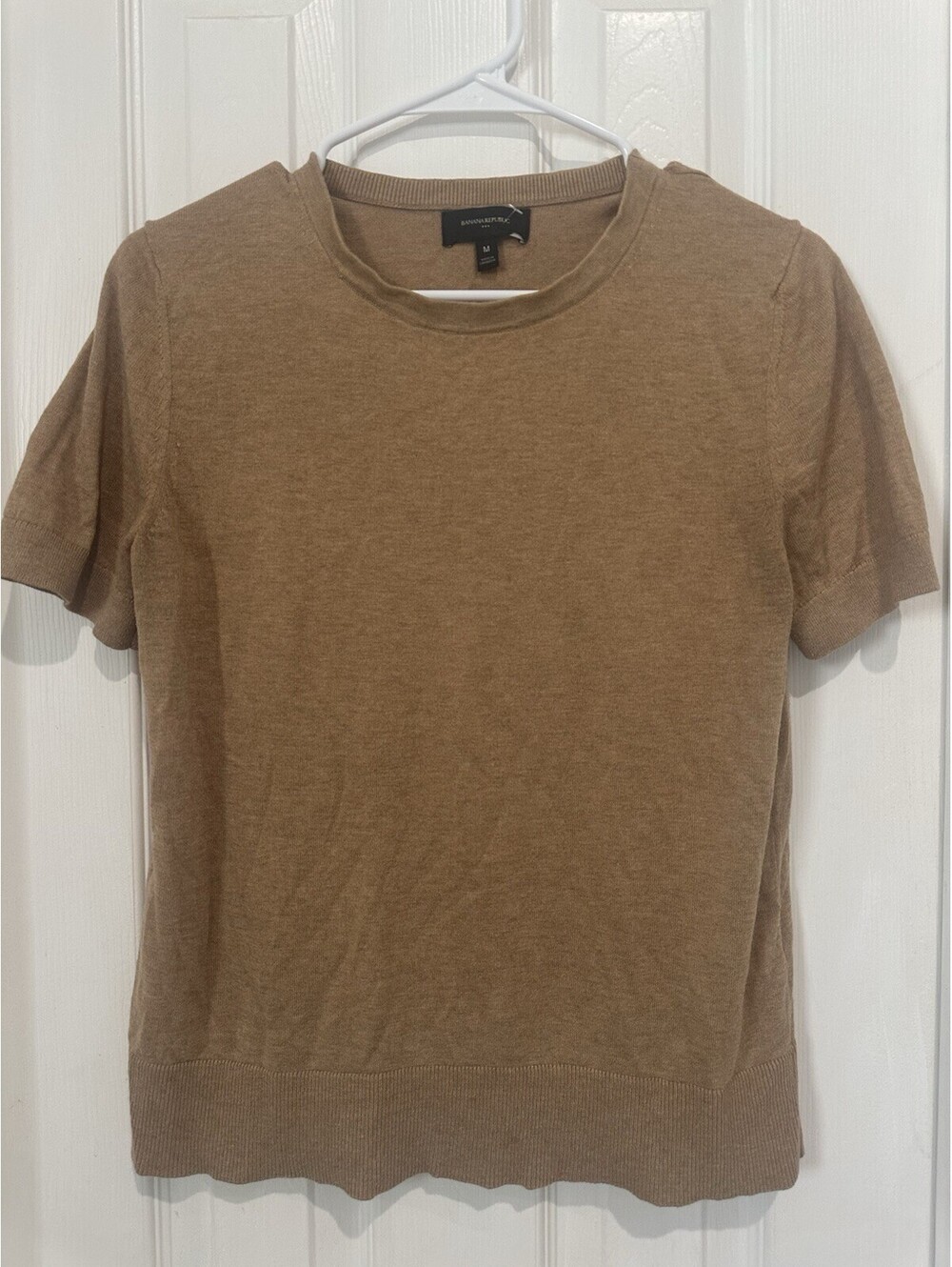Banana Republic Women's Camel Crew Neck Sweater- Wool Blend Size Medium